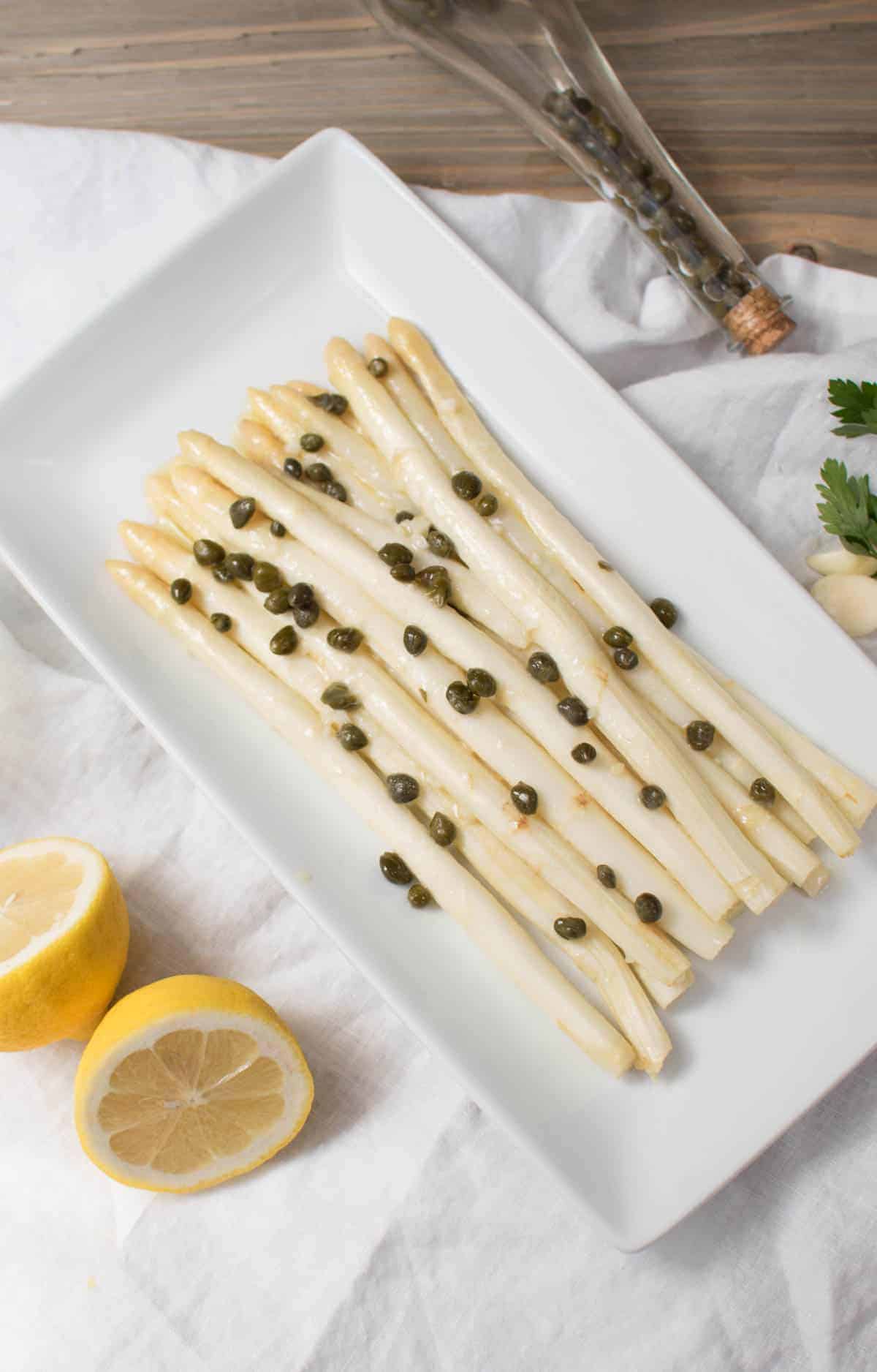 Lemony white asparagus piccata