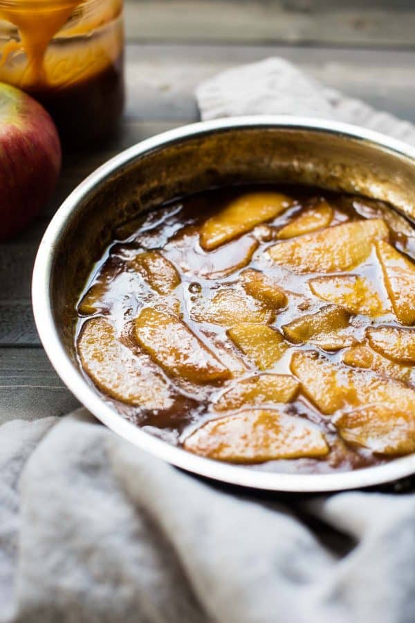 Simmered slices of apple in cinnamon caramel sauce