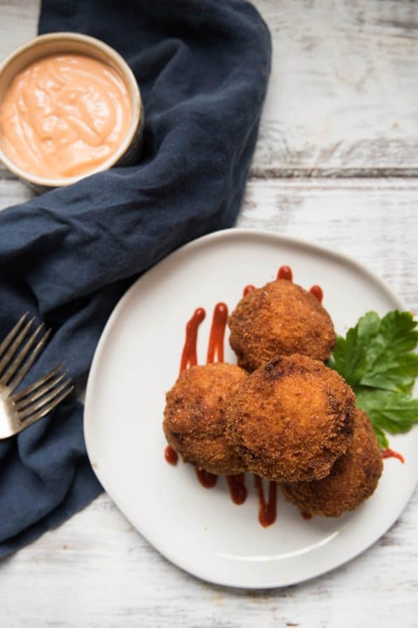 overhead view of mac and cheese balls and sriracha aioli