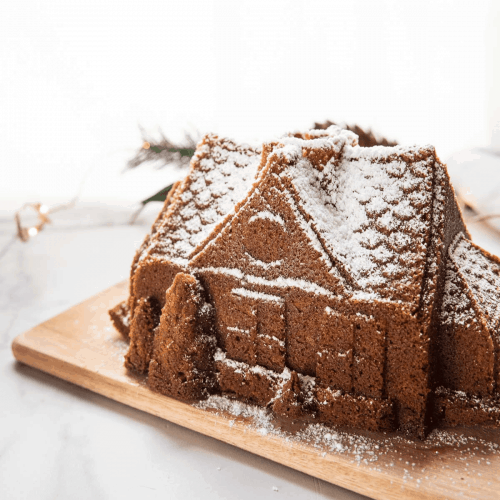 easy gingerbread house cake with confectioners sugar