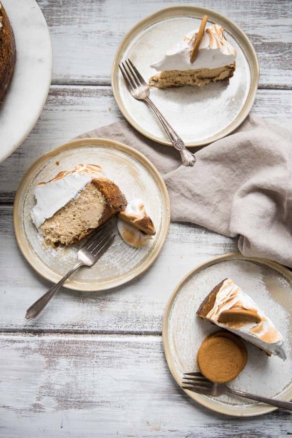 slices of gingerbread cheesecake on crust