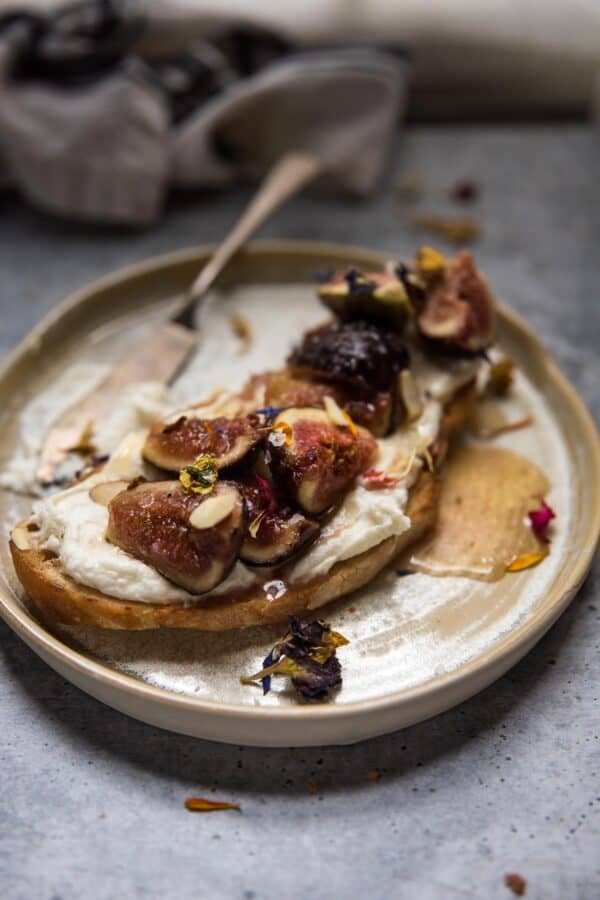 ricotta on toast with roasted figs and honey
