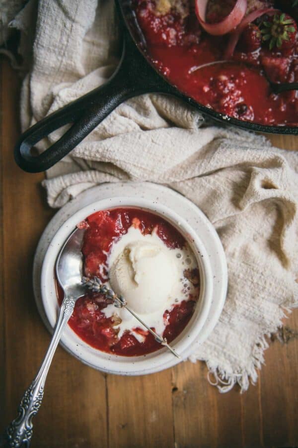 MELTING ICE CREAM ON TOP FOR STRAWBERRY RUHBARB CRUMBL IN A WHITE DISH